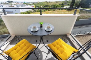 Outdoor dining - Brand new, faboulous, next to shopping center (Split)