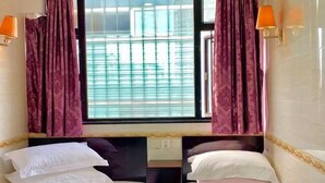 A hotel room with two beds, a window with blinds, and wall-mounted lamps. - Wing Lee Guest House (Hong Kong)
