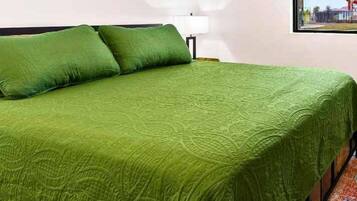 Family Cabin | Free WiFi, bed sheets