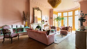 Interior - Belsize Park Gardens by onefinestay (London)