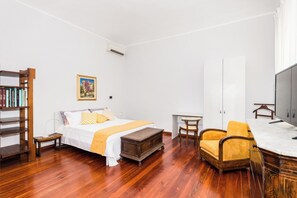 Apartment | 3 Schlafzimmer, Schreibtisch, laptopgeeigneter Arbeitsplatz