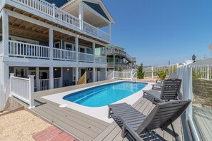 A heated pool - Duck oceanfront w/ theater room and elevator, steps from the beach by Sun Realty (Duck)