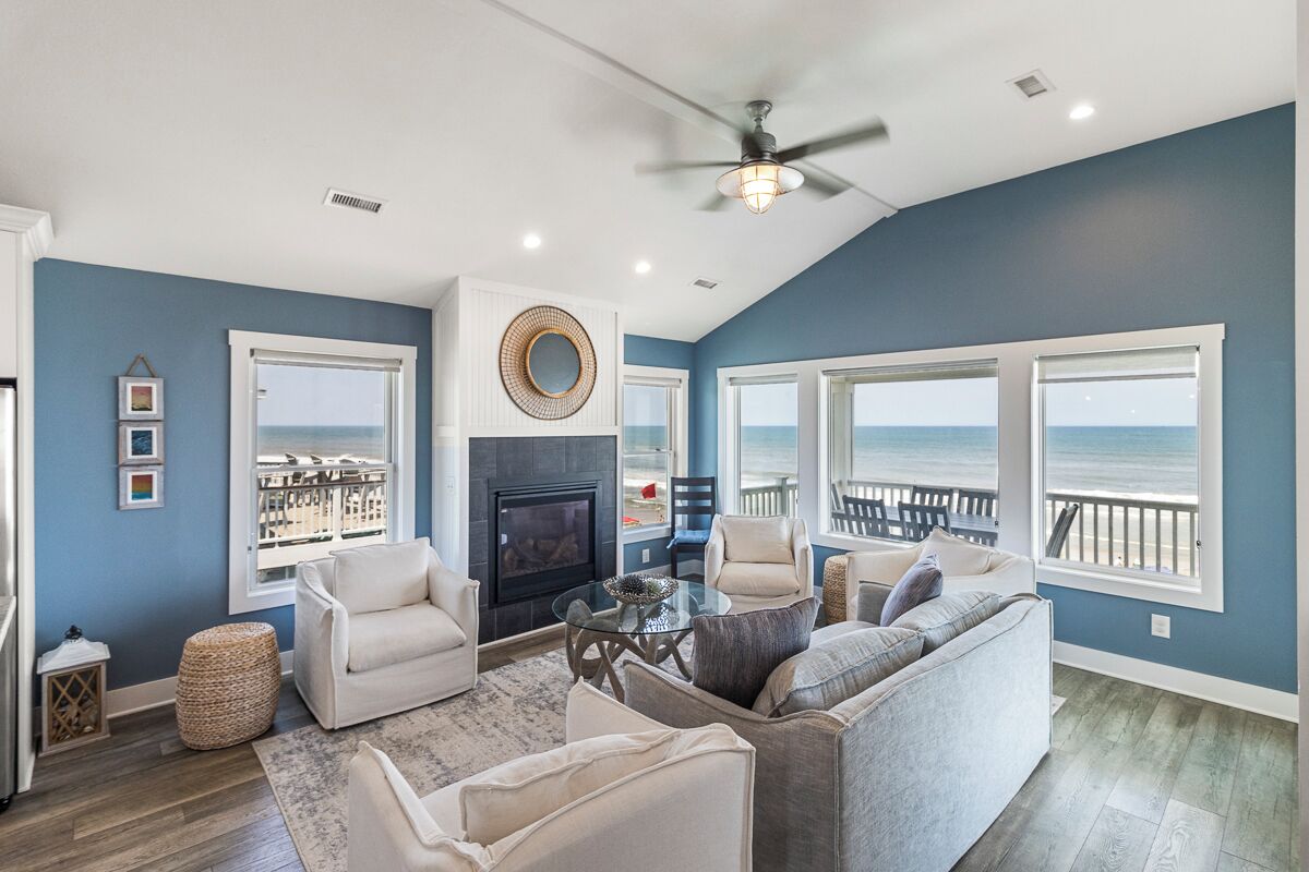 تلفزيون، مدفأة، مشغل دي في دي، ستيريو