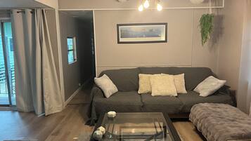 Smart TV, books, stereo