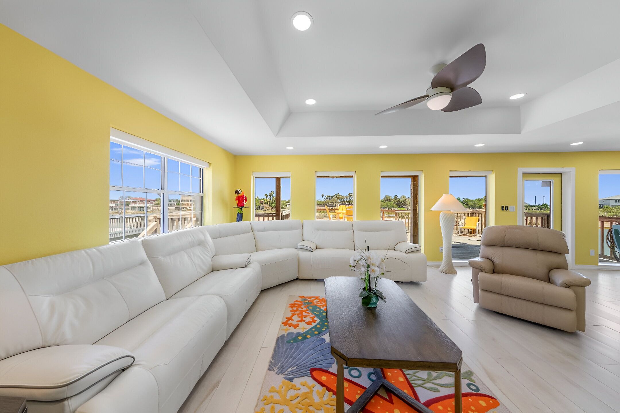 A beautiful water front home, breath taking views, fishing pier, pet friendly. 