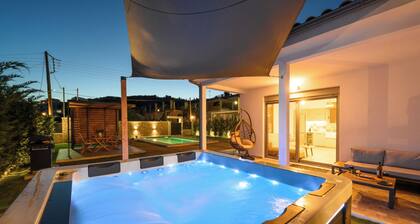 Rustic Charm Villa with Private Pool ,Hot Tub and 3 minutes walk to the beach