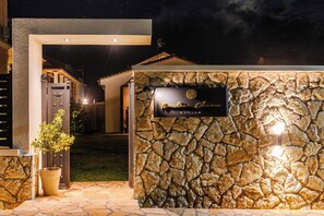 Exterior detail - Rustic Charm Villa with Private Pool ,Hot Tub and 3 minutes walk to the beach (Corfu)