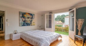 4 sovrum, skrivbord, strykjÀrn/strykbrÀda och resesÀng