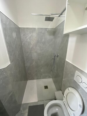 Shower, bidet, towels