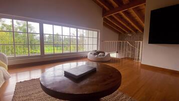 Bungalow, vista al jardín | Área de sala de estar