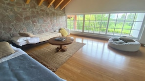 Bangalô, vista para o jardim | Escrivaninha, Wi-Fi de cortesia