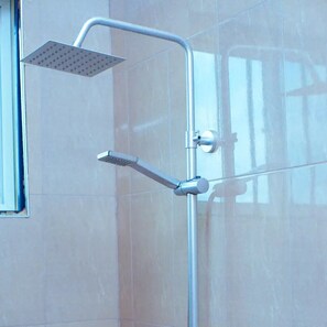Dutxa, bidet, tovalloles i sabó