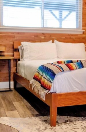 1 bedroom, iron/ironing board, WiFi, bed sheets - Incredible Oasis- Walk and Shop, SXSW, Nightlife!!

 (Austin)