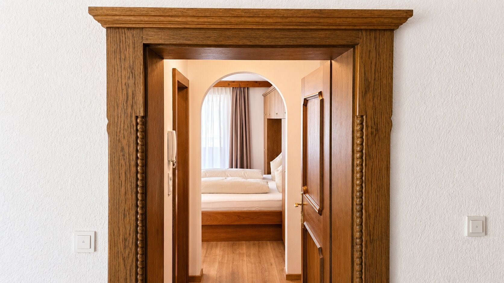 Comfort-Apartment, Bergblick | Individuell dekoriert, individuell eingerichtet, schallisolierte Zimmer