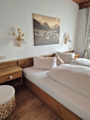 Individually decorated, individually furnished, soundproofing, free WiFi - Appartements Alpenland Pertisau (Eben am Achensee)