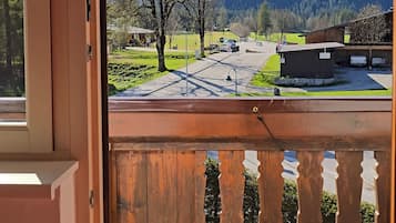 1 bedroom, individually decorated, individually furnished, soundproofing