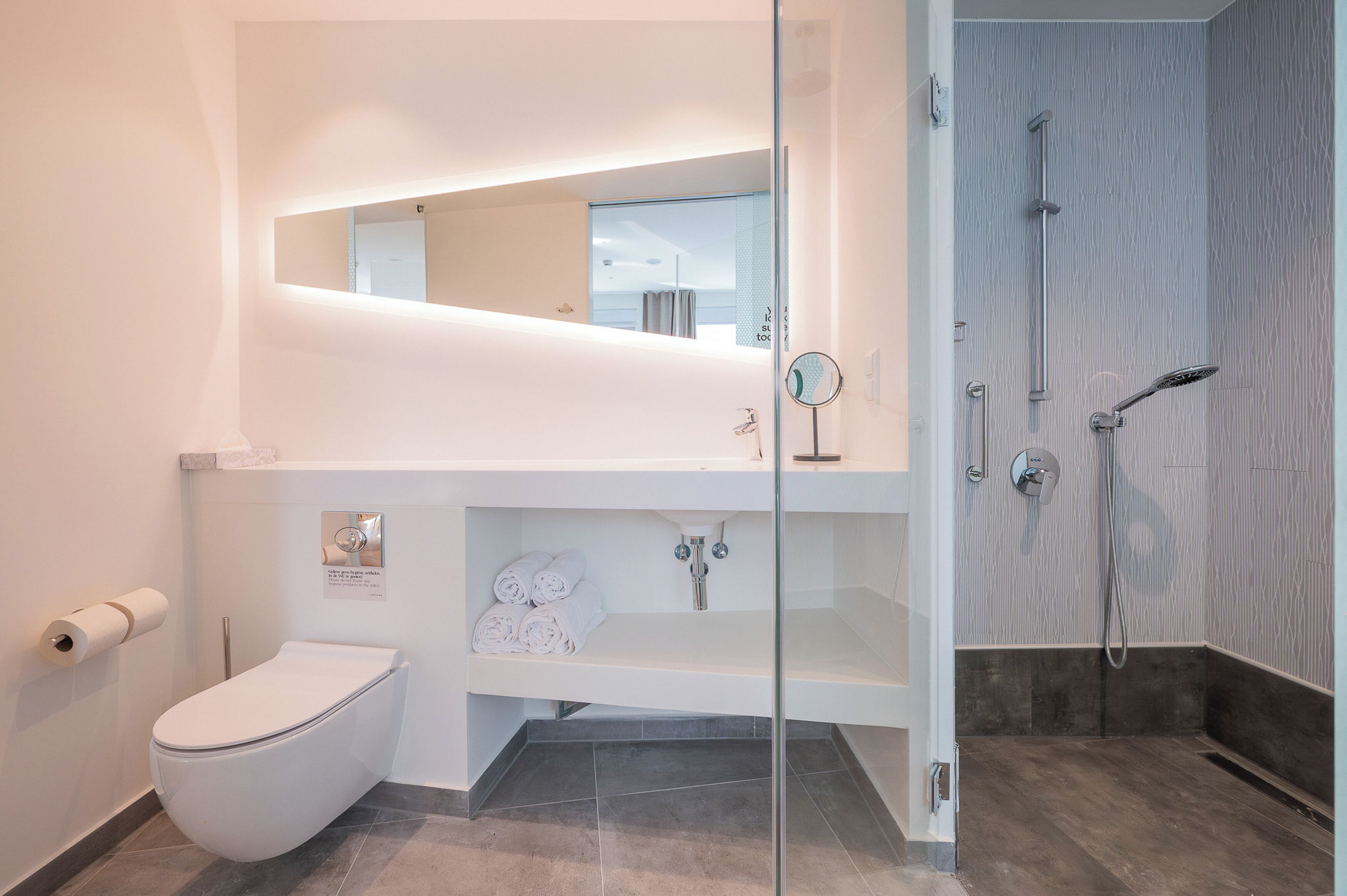 One-Bedroom Suite | Bathroom | Free toiletries, hair dryer, towels, soap