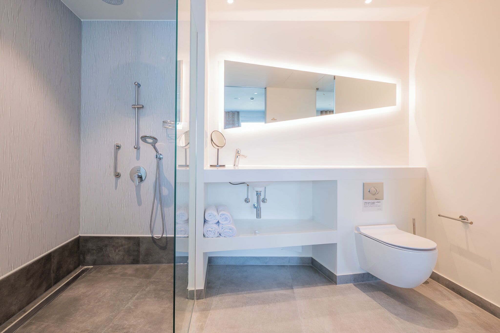 One-Bedroom Economy Suite | Bad | Toalettartikler (inkludert), hårføner, håndklær og såpe