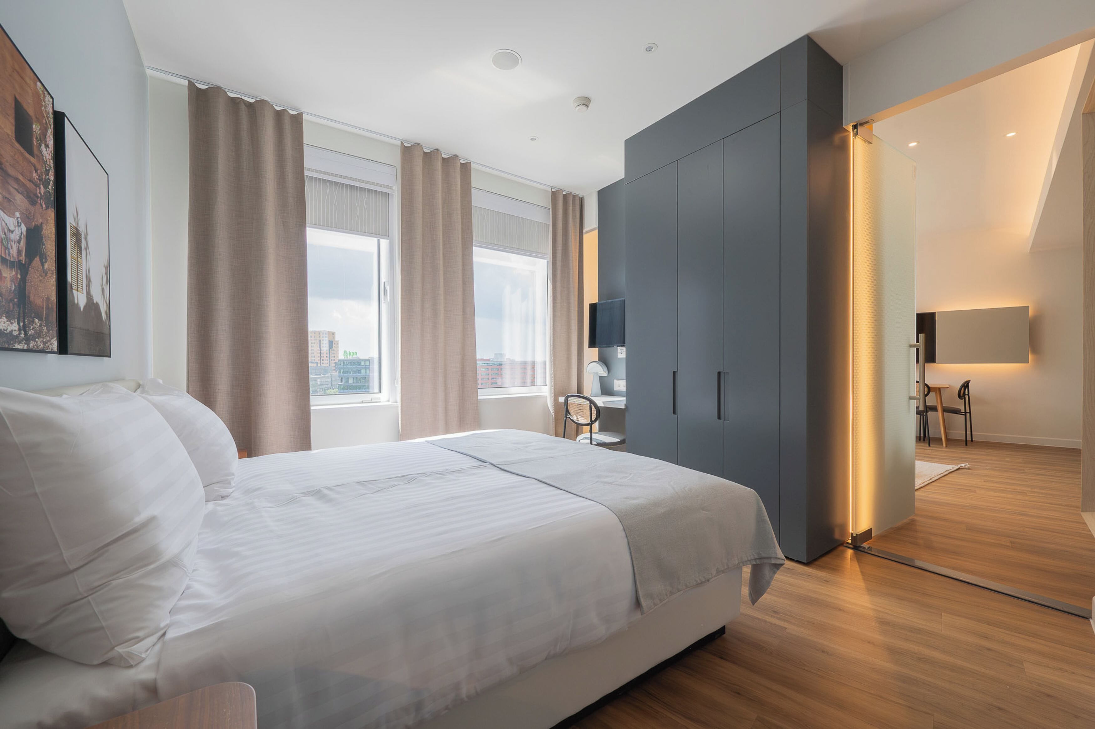 Suite Confort, 1 habitación | 1 habitación, decoración personalizada, muebles diferentes y escritorio 