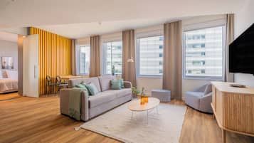 One-Bedroom Suite with Sofa Bed | Living area