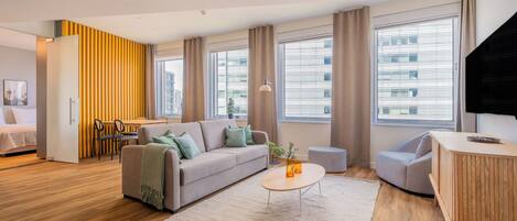 One-Bedroom Suite with Sofa Bed | Living area