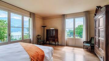 Villa, Lake View | 4 bedrooms, premium bedding, down comforters, iron/ironing board