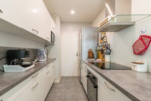 Fridge, microwave, oven, dishwasher