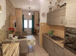 Fridge, microwave, oven, stovetop