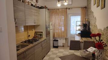 Fridge, microwave, oven, stovetop