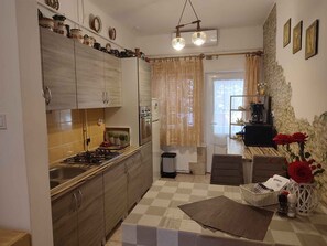 Fridge, microwave, oven, stovetop