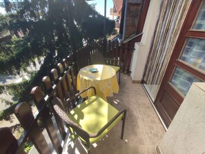 تناول الطعام بالخارج