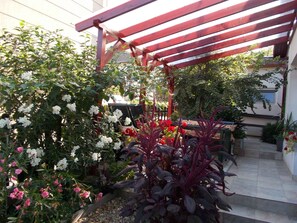 Property grounds - Holiday apartment with balcony, WiFi and air conditioning (Fonyód)