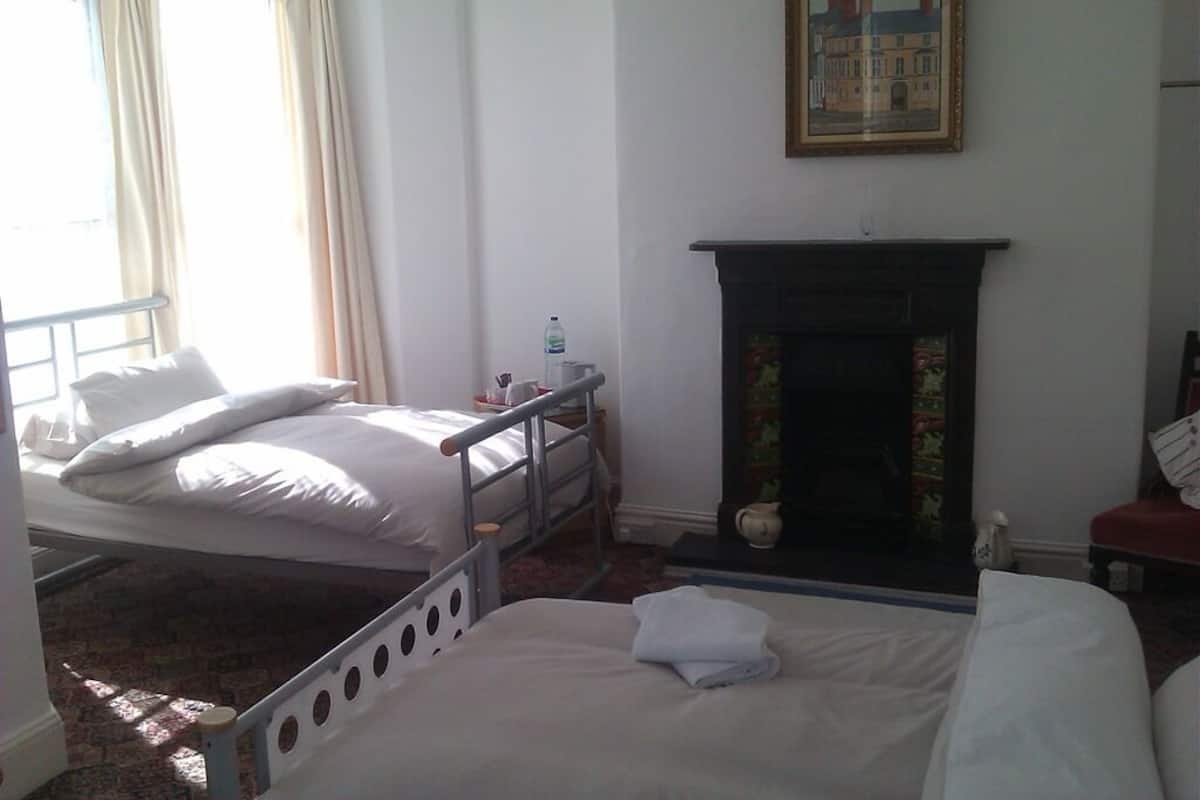 Twin Room, Shared Bathroom
