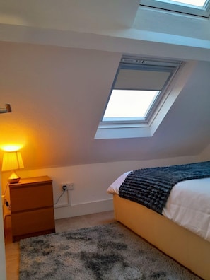 Standard Studio, Ensuite (Large)