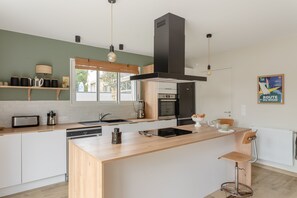 Réfrigérateur, micro-ondes, four, lave-vaisselle