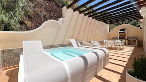 Family Villa, Partial Sea View | Pool - Villa Sol Palheiro Village (Funchal)