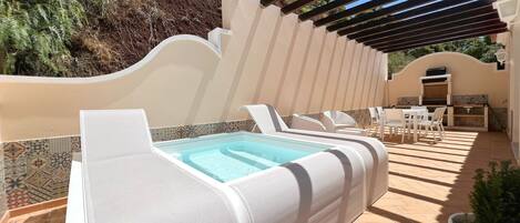 فيلا عائلية - بمنظر جزئي للبحر | حمام سباحة | حمّام سباحة خارجي