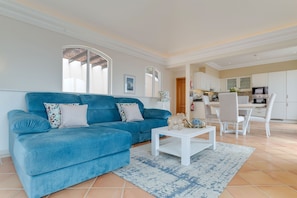 Villa Familiale, vue partielle sur la mer | Coin séjour