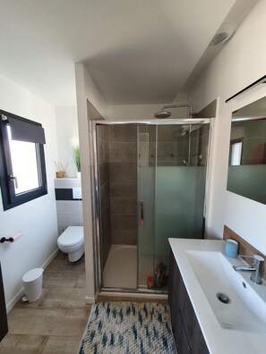 Dusche, Handtücher, Seife, Toilettenpapier