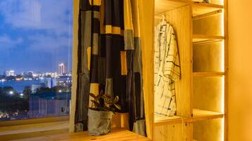 Suite Studio Design, non-fumeurs, vue lagon | Coffres-forts dans les chambres, décoration personnalisée