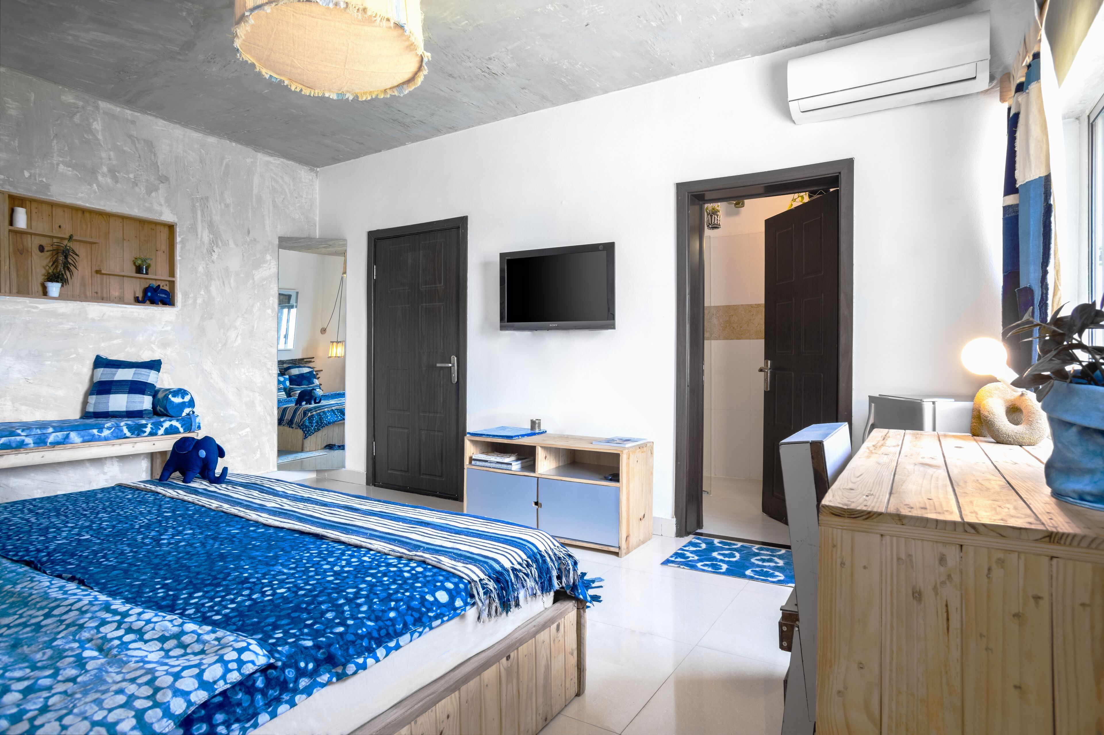 Design Studio Suite, Non Smoking, Lagoon View | In-room safe, individually decorated, individually furnished, desk