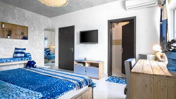 Design Studio Suite, Non Smoking, Lagoon View | 1 bedroom, in-room safe, individually decorated, individually furnished
