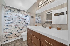 Sèche-cheveux, serviettes fournies