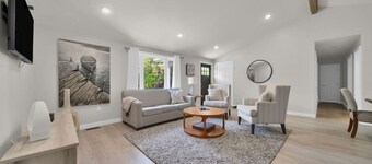 Modern Home on Sand Point! 11 mins to DT caseville