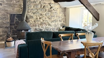 Traditional Cottage, Ensuite, Courtyard View | Dining