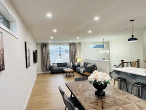 Interior - 3 mins drive to Beach |5 bdrm|Sleeps 18 (Port Elgin)