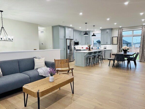 Téléviseur connecté, table de baby-foot