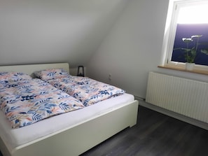 2 bedrooms, iron/ironing board, travel cot, WiFi