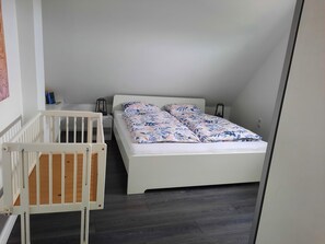 2 bedrooms, iron/ironing board, travel cot, WiFi - Neue und Ruhig Gelegene Ferienwohnung am Wittensee und in den Hüttener Bergen (Klein Wittensee)