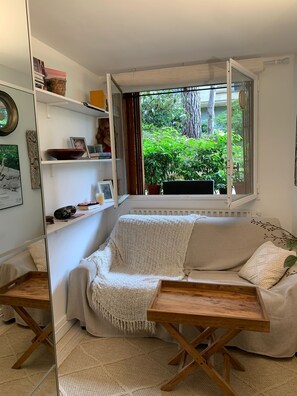 Books - Studette Meublée - Boulogne-billancourt Face au Stade de Roland-garros (Boulogne-Billancourt)